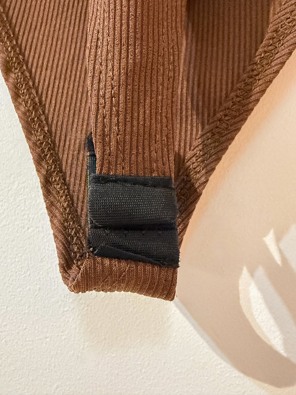 Body marrón con encaje