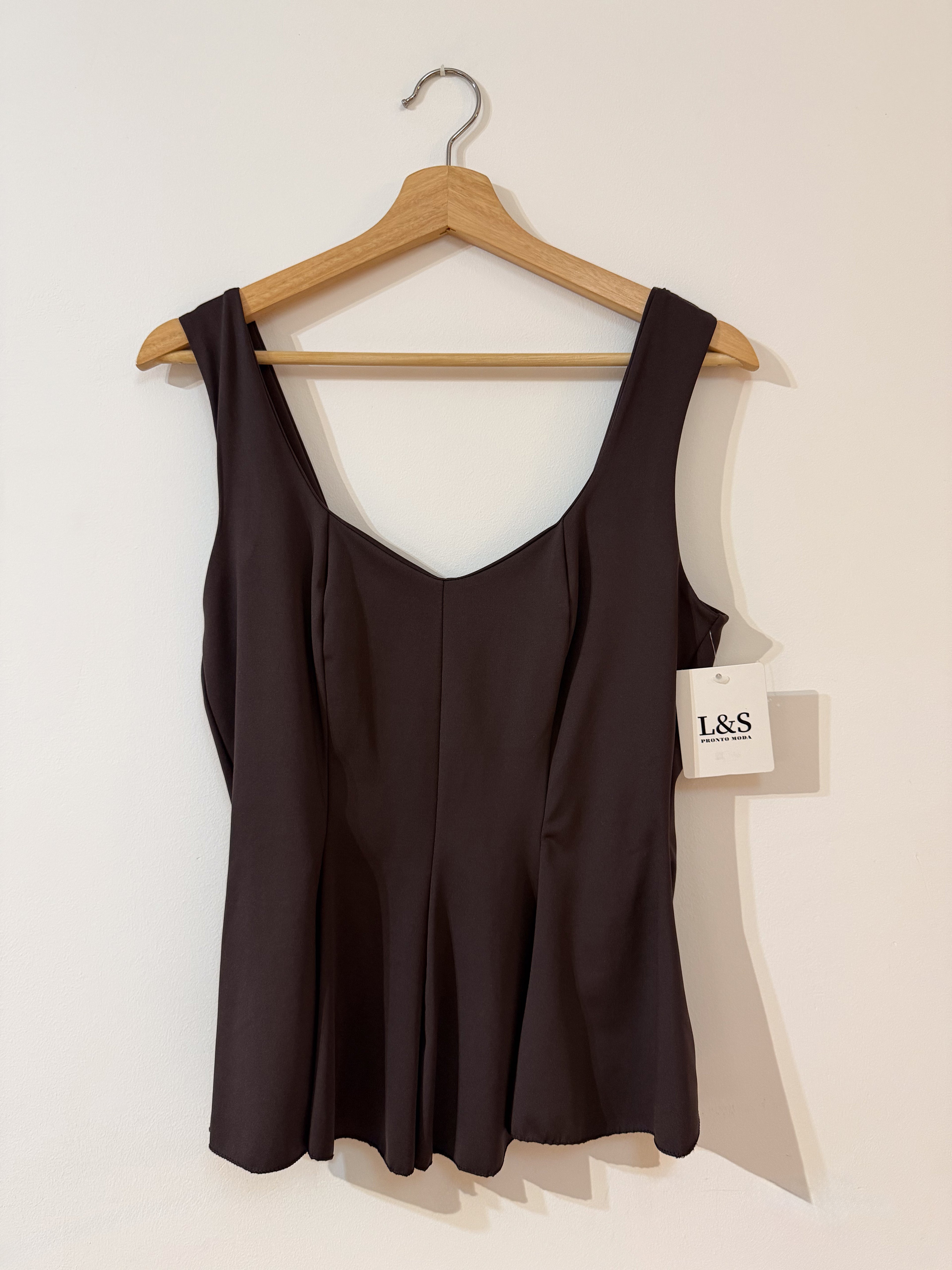 Blusa marrón de tirantes con caída