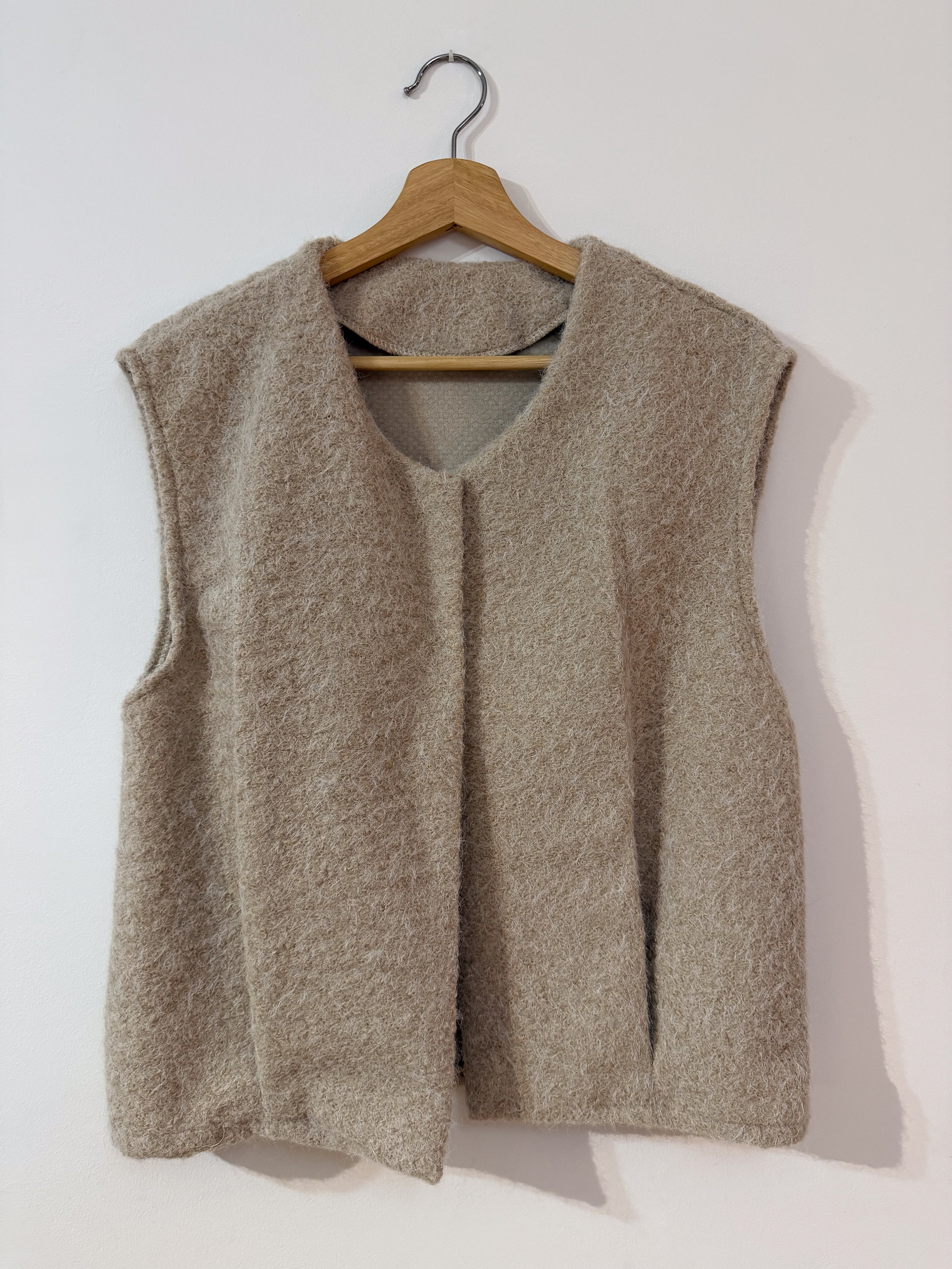 Chaleco suave de borrego beige