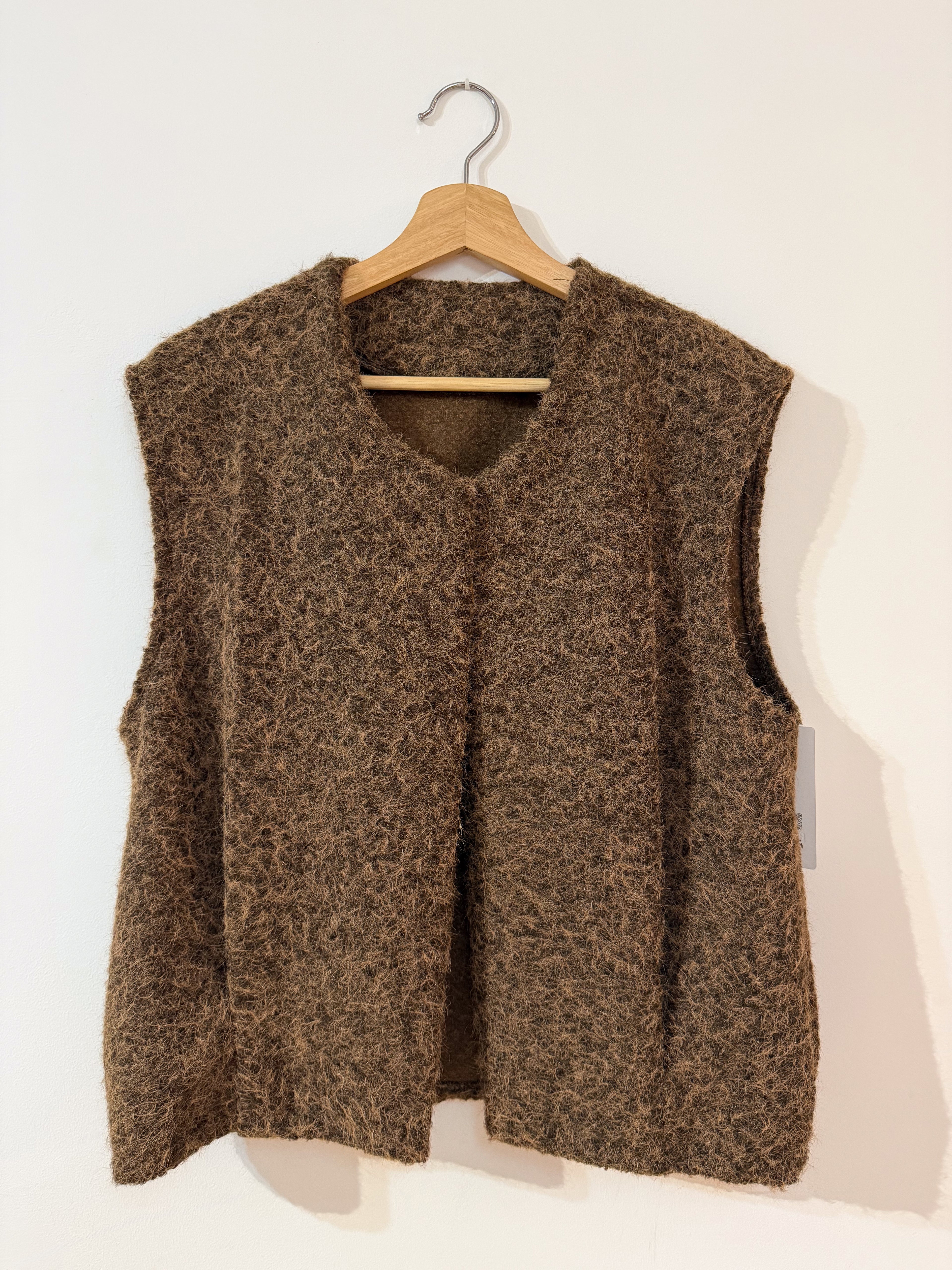 Chaleco suave de borrego marrón