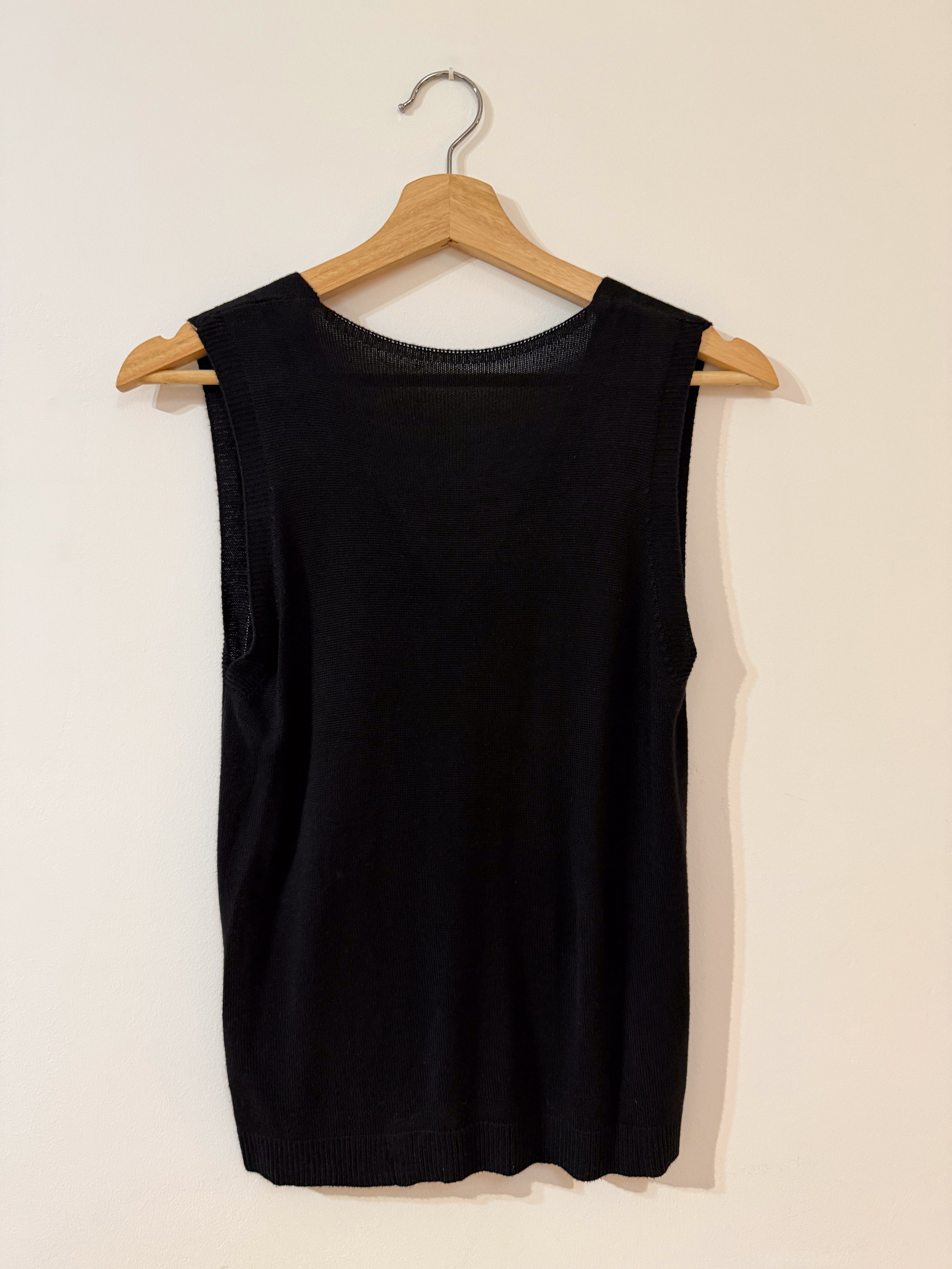 Chaleco negro de punto fino