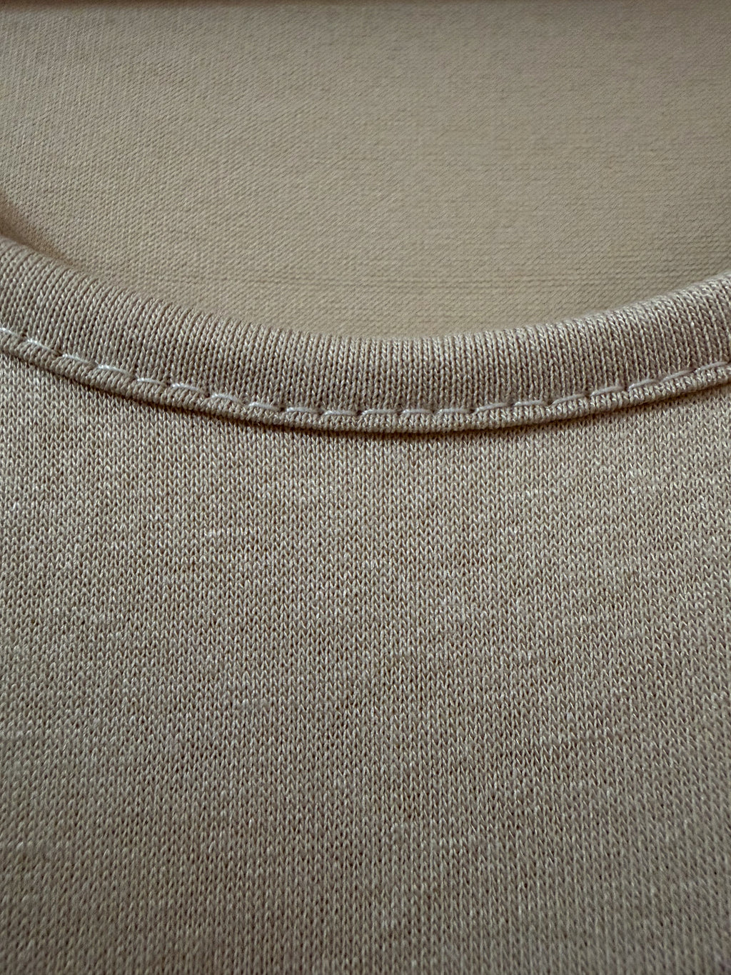 Camiseta básica fluida beige