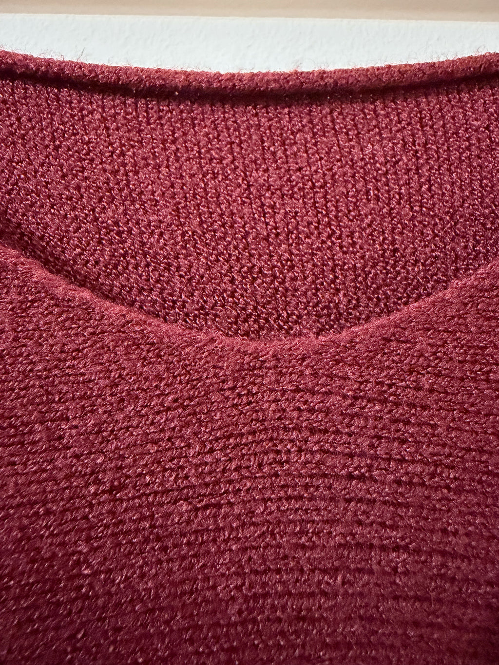 Jersey granate con cuello en V