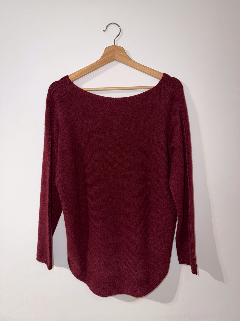 Jersey granate con cuello en V