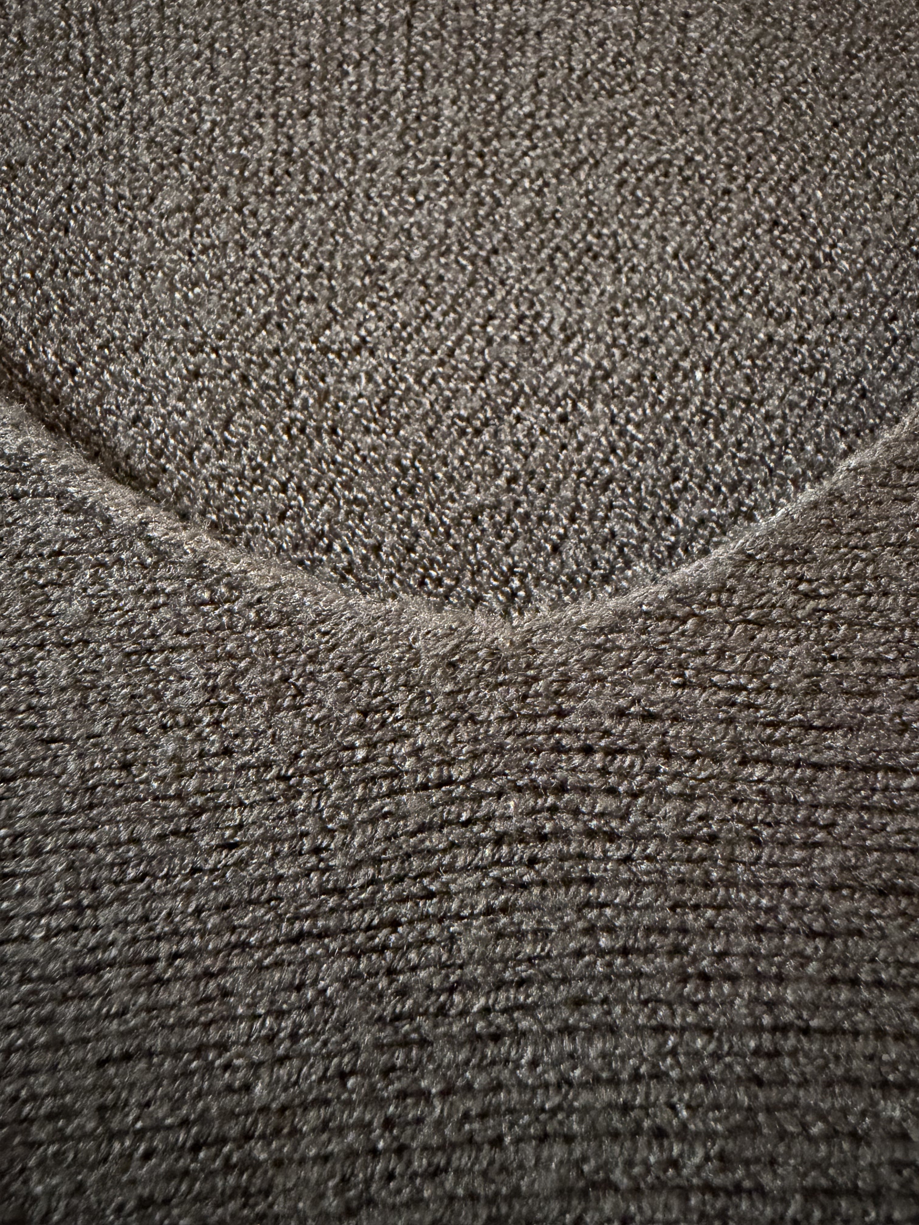 Jersey marrón con cuello en V