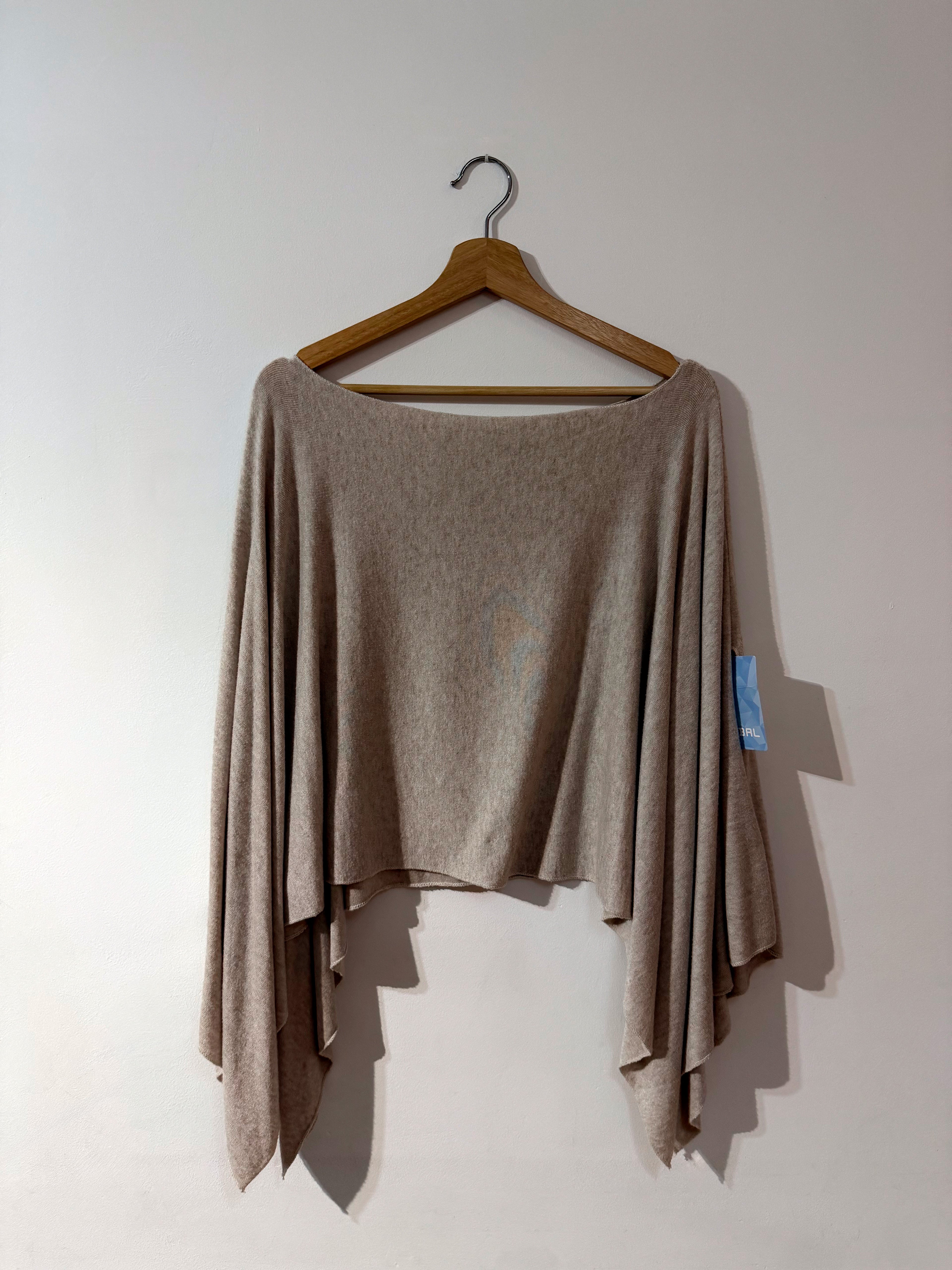 Poncho corto beige