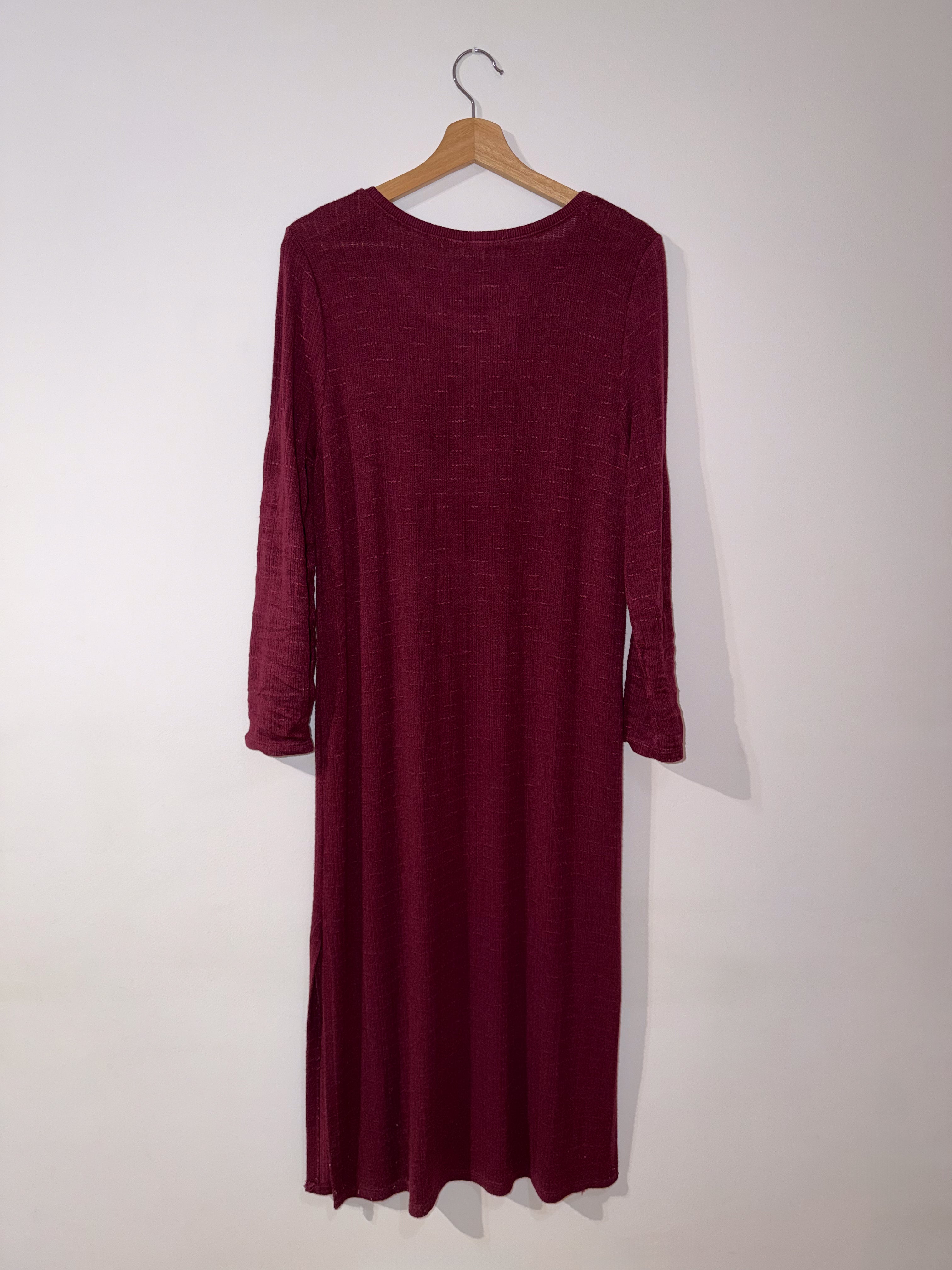 Vestido granate de canalé